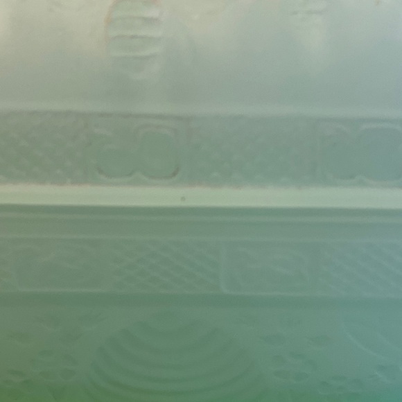 Tiara Exclusive Glassware Frosted Green Honey Bee Hive covered candy dish - Picture 5 of 5